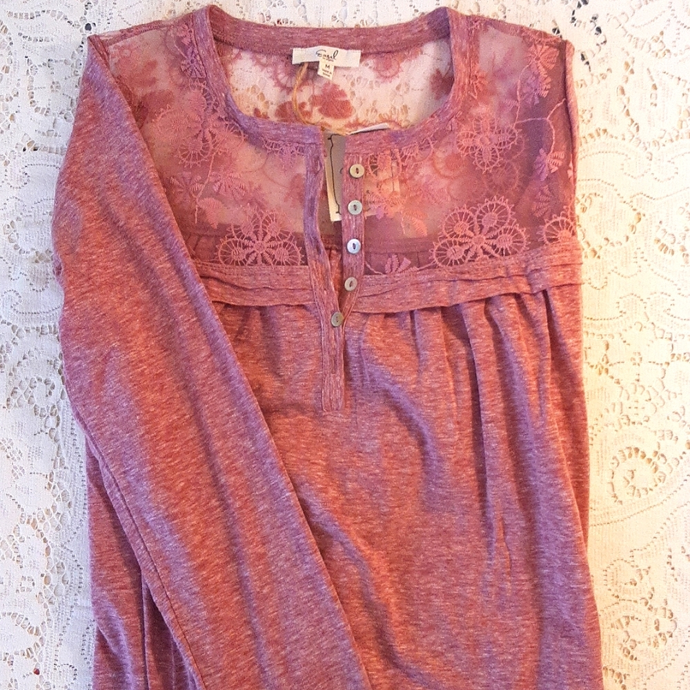 Easel Lace Trimmed Top